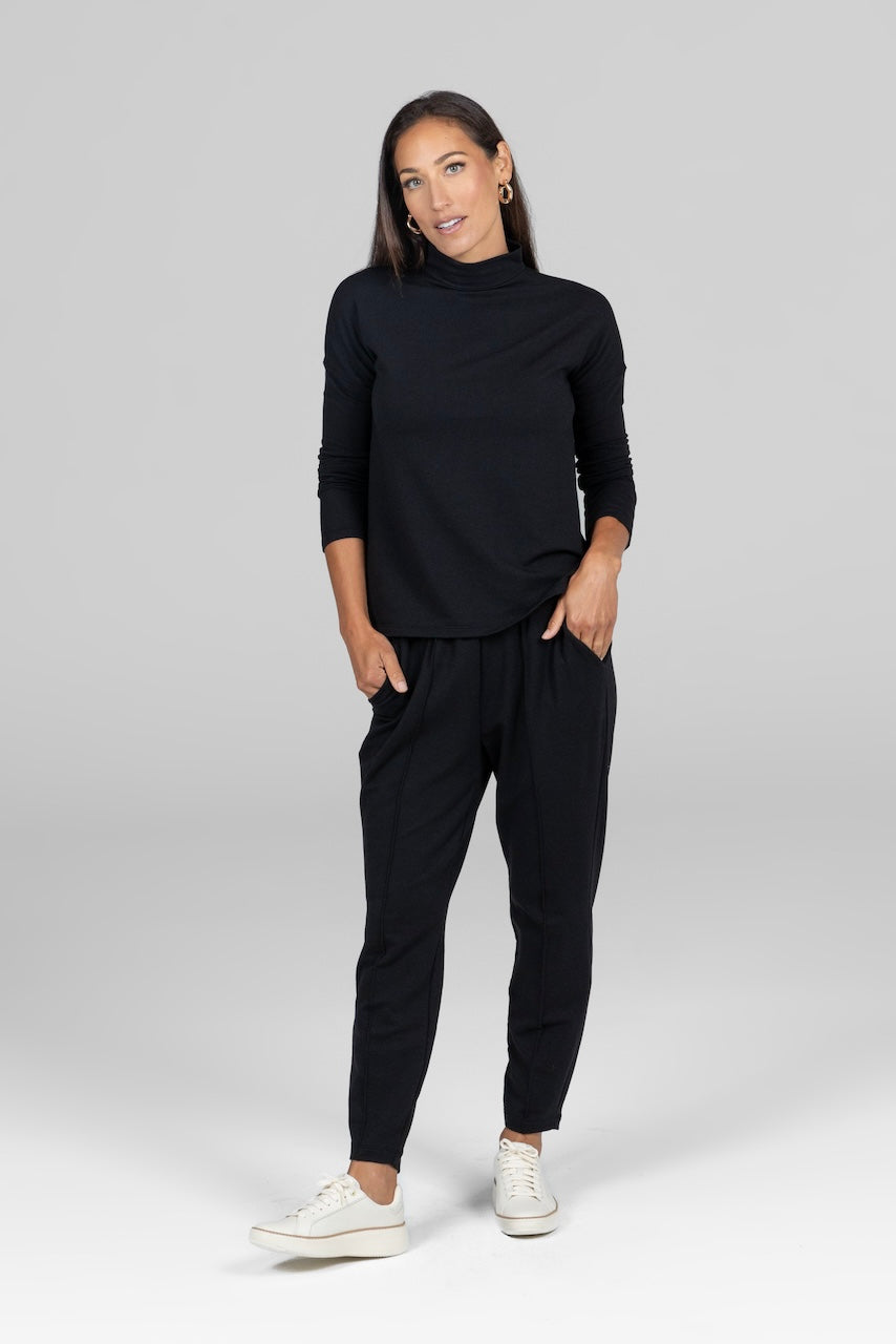 TRAVEL PINTUCK JOGGER: BLACK