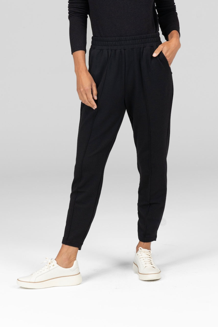 TRAVEL PINTUCK JOGGER: BLACK